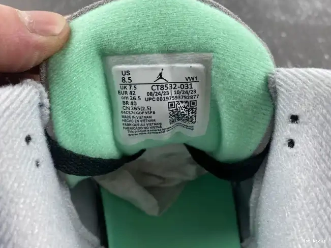 Glow Jordan CT8532-031 Green 3 Air 0520